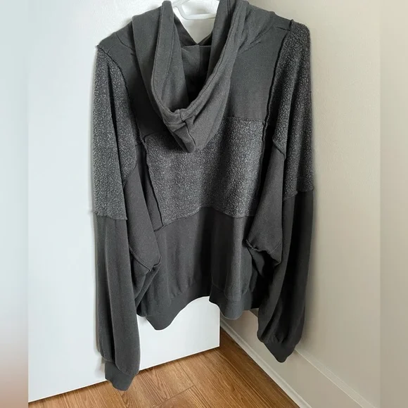 Aeries Sweatshirt - Picture 3 of 3